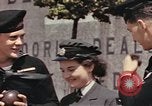 Image des soldats américains Conseil de péniches de débarquement au port anglais l'Angleterre, 1944, de la seconde 6 séquences d'archives historiques vidéo 65675058887