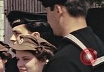 Image des soldats américains Conseil de péniches de débarquement au port anglais l'Angleterre, 1944, de la seconde 17 séquences d'archives historiques vidéo 65675058887