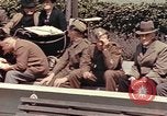 Image des soldats américains Conseil de péniches de débarquement au port anglais l'Angleterre, 1944, de la seconde 19 séquences d'archives historiques vidéo 65675058887