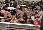 Image des soldats américains Conseil de péniches de débarquement au port anglais l'Angleterre, 1944, de la seconde 20 séquences d'archives historiques vidéo 65675058887