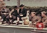 Image des soldats américains Conseil de péniches de débarquement au port anglais l'Angleterre, 1944, de la seconde 22 séquences d'archives historiques vidéo 65675058887