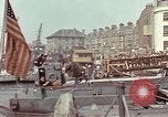 Image des soldats américains Conseil de péniches de débarquement au port anglais l'Angleterre, 1944, de la seconde 36 séquences d'archives historiques vidéo 65675058887
