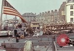 Image des soldats américains Conseil de péniches de débarquement au port anglais l'Angleterre, 1944, de la seconde 46 séquences d'archives historiques vidéo 65675058887