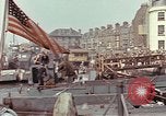 Image des soldats américains Conseil de péniches de débarquement au port anglais l'Angleterre, 1944, de la seconde 47 séquences d'archives historiques vidéo 65675058887
