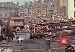 Image des soldats américains Conseil de péniches de débarquement au port anglais l'Angleterre, 1944, de la seconde 52 séquences d'archives historiques vidéo 65675058887
