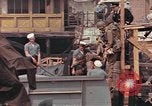 Image des soldats américains Conseil de péniches de débarquement au port anglais l'Angleterre, 1944, de la seconde 60 séquences d'archives historiques vidéo 65675058887