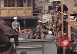Image des soldats américains Conseil de péniches de débarquement au port anglais l'Angleterre, 1944, de la seconde 61 séquences d'archives historiques vidéo 65675058887