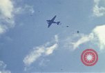 Immagine di Noi paracadutista esploratori fare pratica salta Regno Unito, 1944, secondo 4 filmato di repertorio 65675058905