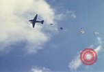 Immagine di Noi paracadutista esploratori fare pratica salta Regno Unito, 1944, secondo 6 filmato di repertorio 65675058905