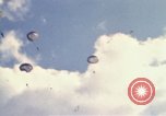 Immagine di Noi paracadutista esploratori fare pratica salta Regno Unito, 1944, secondo 19 filmato di repertorio 65675058905