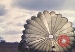Immagine di Noi paracadutista esploratori fare pratica salta Regno Unito, 1944, secondo 34 filmato di repertorio 65675058905