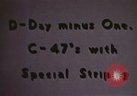 Immagine di Noi paracadutista esploratori fare pratica salta Regno Unito, 1944, secondo 38 filmato di repertorio 65675058905