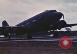 Immagine di Noi paracadutista esploratori fare pratica salta Regno Unito, 1944, secondo 39 filmato di repertorio 65675058905