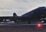 Immagine di Noi paracadutista esploratori fare pratica salta Regno Unito, 1944, secondo 43 filmato di repertorio 65675058905