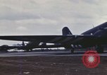 Immagine di Noi paracadutista esploratori fare pratica salta Regno Unito, 1944, secondo 46 filmato di repertorio 65675058905