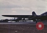 Immagine di Noi paracadutista esploratori fare pratica salta Regno Unito, 1944, secondo 47 filmato di repertorio 65675058905