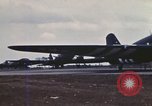 Immagine di Noi paracadutista esploratori fare pratica salta Regno Unito, 1944, secondo 48 filmato di repertorio 65675058905