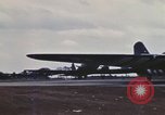 Immagine di Noi paracadutista esploratori fare pratica salta Regno Unito, 1944, secondo 49 filmato di repertorio 65675058905