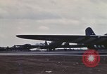 Immagine di Noi paracadutista esploratori fare pratica salta Regno Unito, 1944, secondo 50 filmato di repertorio 65675058905