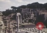 Standbild Ruinen des Forum Romanum Rom Italien, 1944, aus Sekunde 6 historischem Filmmaterial Videoclip 65675058910