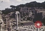 Standbild Ruinen des Forum Romanum Rom Italien, 1944, aus Sekunde 7 historischem Filmmaterial Videoclip 65675058910