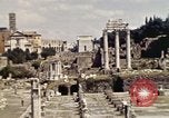Standbild Ruinen des Forum Romanum Rom Italien, 1944, aus Sekunde 19 historischem Filmmaterial Videoclip 65675058910