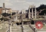 Standbild Ruinen des Forum Romanum Rom Italien, 1944, aus Sekunde 20 historischem Filmmaterial Videoclip 65675058910