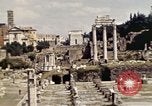 Standbild Ruinen des Forum Romanum Rom Italien, 1944, aus Sekunde 21 historischem Filmmaterial Videoclip 65675058910
