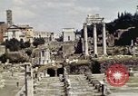Standbild Ruinen des Forum Romanum Rom Italien, 1944, aus Sekunde 22 historischem Filmmaterial Videoclip 65675058910
