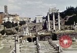 Standbild Ruinen des Forum Romanum Rom Italien, 1944, aus Sekunde 24 historischem Filmmaterial Videoclip 65675058910
