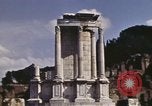 Standbild Ruinen des Forum Romanum Rom Italien, 1944, aus Sekunde 32 historischem Filmmaterial Videoclip 65675058910