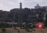 Standbild Ruinen des Forum Romanum Rom Italien, 1944, aus Sekunde 62 historischem Filmmaterial Videoclip 65675058910