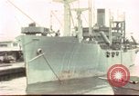 Standbild Liberty Schiffe Hawaii USA, 1945, aus Sekunde 57 historischem Filmmaterial Videoclip 65675058917