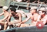Standbild amerikanische Soldaten Pazifik, 1945, aus Sekunde 30 historischem Filmmaterial Videoclip 65675058919