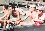 Standbild amerikanische Soldaten Pazifik, 1945, aus Sekunde 32 historischem Filmmaterial Videoclip 65675058919
