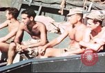 Standbild amerikanische Soldaten Pazifik, 1945, aus Sekunde 34 historischem Filmmaterial Videoclip 65675058919