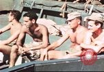 Standbild amerikanische Soldaten Pazifik, 1945, aus Sekunde 43 historischem Filmmaterial Videoclip 65675058919