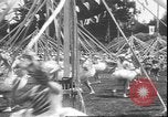 Standbild Mädchen tanzen um Maibäume San Francisco California USA, 1930, aus Sekunde 10 historischem Filmmaterial Videoclip 65675058941