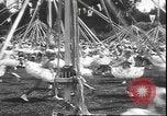 Standbild Mädchen tanzen um Maibäume San Francisco California USA, 1930, aus Sekunde 13 historischem Filmmaterial Videoclip 65675058941