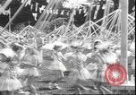 Standbild Mädchen tanzen um Maibäume San Francisco California USA, 1930, aus Sekunde 26 historischem Filmmaterial Videoclip 65675058941
