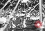 Standbild Mädchen tanzen um Maibäume San Francisco California USA, 1930, aus Sekunde 30 historischem Filmmaterial Videoclip 65675058941