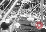 Standbild Mädchen tanzen um Maibäume San Francisco California USA, 1930, aus Sekunde 32 historischem Filmmaterial Videoclip 65675058941