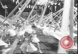 Standbild Mädchen tanzen um Maibäume San Francisco California USA, 1930, aus Sekunde 33 historischem Filmmaterial Videoclip 65675058941