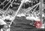 Standbild Mädchen tanzen um Maibäume San Francisco California USA, 1930, aus Sekunde 34 historischem Filmmaterial Videoclip 65675058941