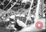 Standbild Mädchen tanzen um Maibäume San Francisco California USA, 1930, aus Sekunde 35 historischem Filmmaterial Videoclip 65675058941