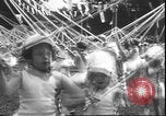 Standbild Mädchen tanzen um Maibäume San Francisco California USA, 1930, aus Sekunde 36 historischem Filmmaterial Videoclip 65675058941