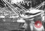 Standbild Mädchen tanzen um Maibäume San Francisco California USA, 1930, aus Sekunde 37 historischem Filmmaterial Videoclip 65675058941