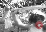 Standbild Mädchen tanzen um Maibäume San Francisco California USA, 1930, aus Sekunde 39 historischem Filmmaterial Videoclip 65675058941