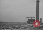Standbild Schornstein fällt Wyandotte Michigan USA, 1930, aus Sekunde 30 historischem Filmmaterial Videoclip 65675058942