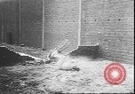 Standbild Stunts auf Fahrräder Berlin Deutschland, 1930, aus Sekunde 12 historischem Filmmaterial Videoclip 65675058945